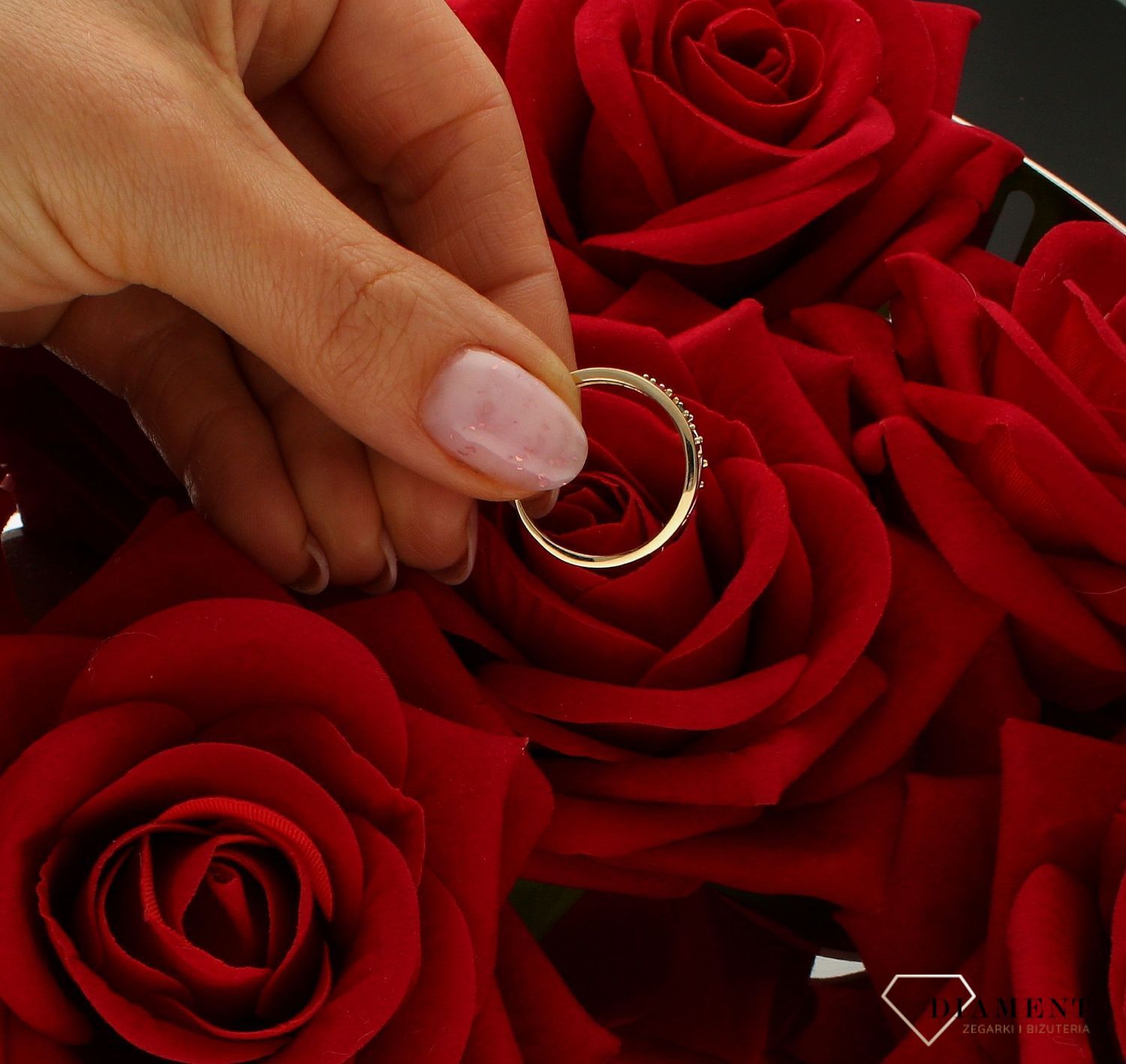 Pierścionek damski złoty szeroki kolorowe cyrkonie próba 375 PI 6087 375. Złota biżuteria na prezent. Pierścionki złote na preze (2).jpg